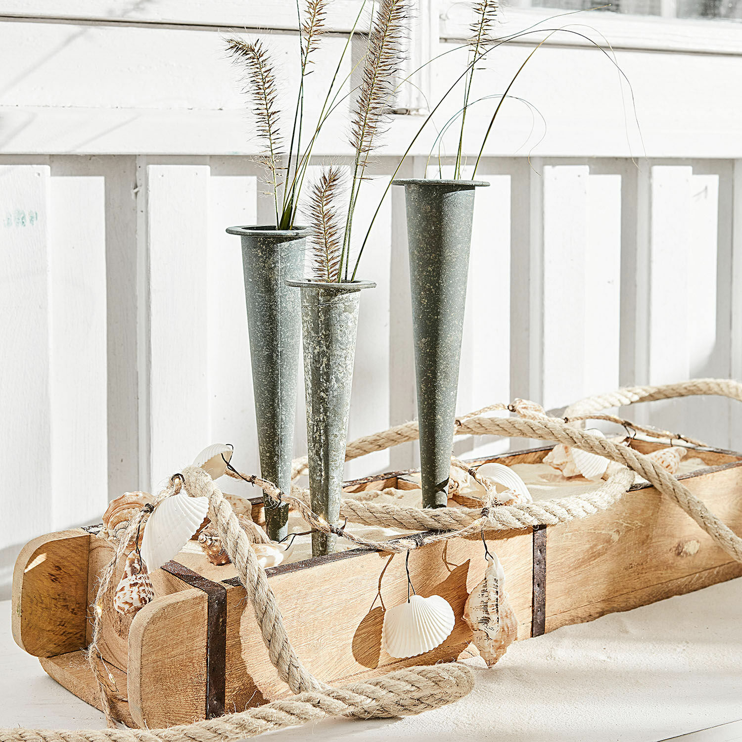 Vase 3er Set Vullierens Dekorativer Holzkasten mit Metallvasen und natürlichen Muscheln zur Wohnraumgestaltung