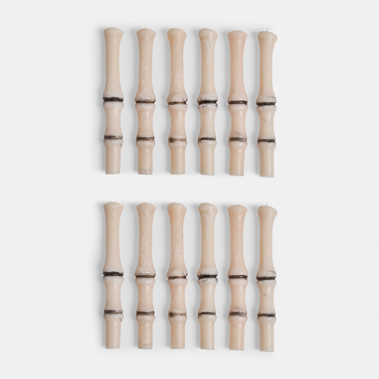 Kerze 12er Set Saelith Set mit 12 cremefarbenen Kerzen mit Wachsdetails, dekorative Tischkerzen für Zuhause