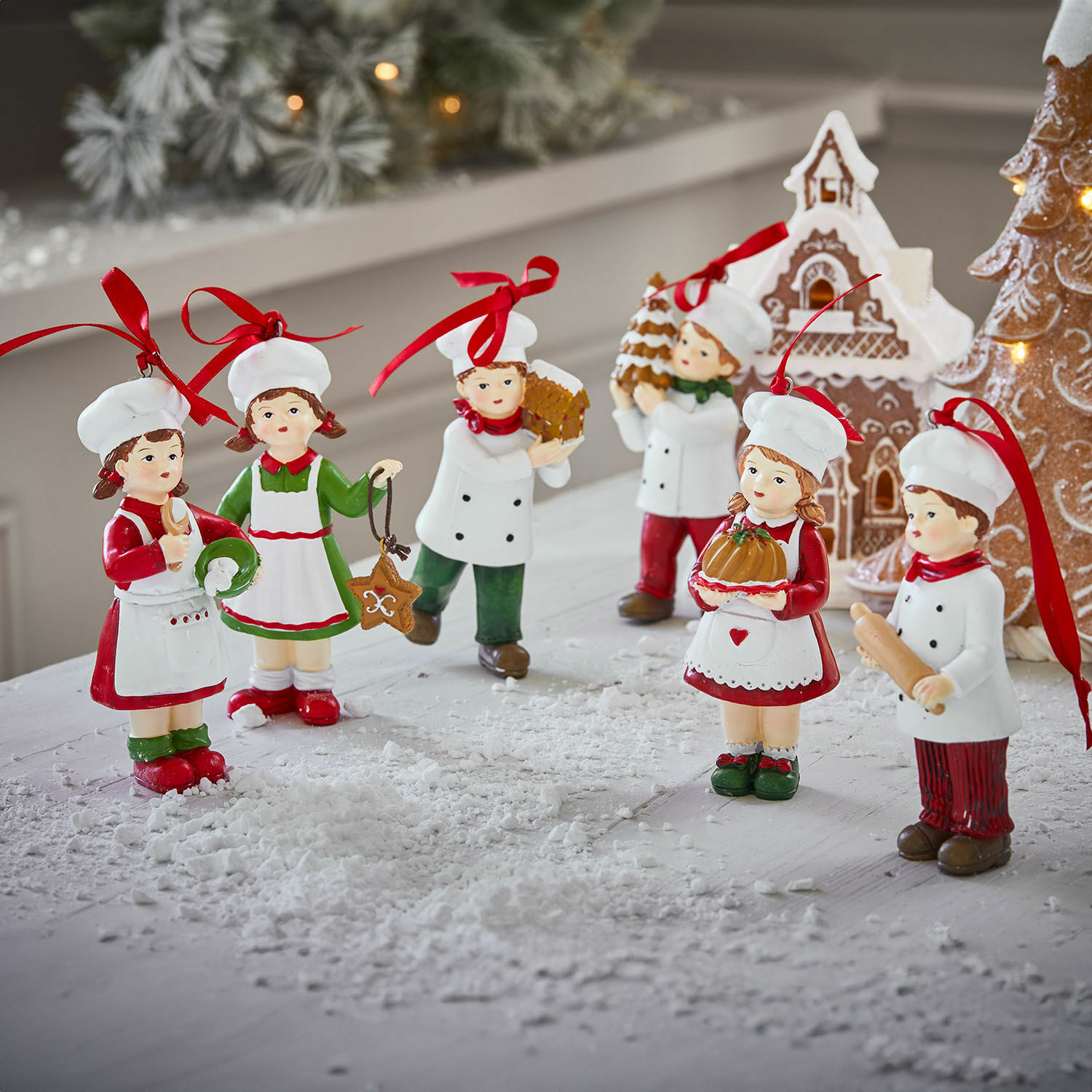 Figur 6er Set Farzahn Sechs keramische Kochfiguren mit weissen Mützen und rot-grüner Kleidung als Weihnachtsdekoration