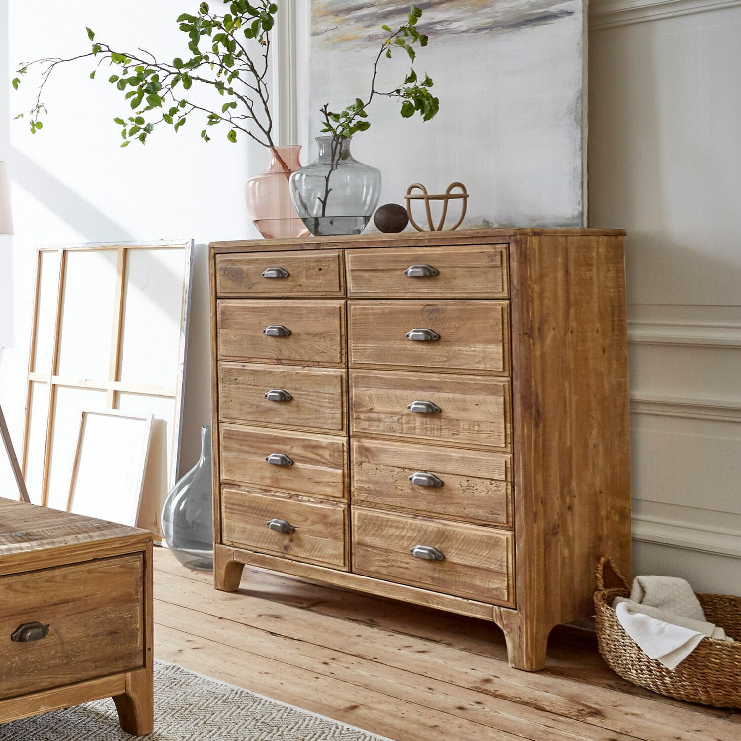 Kommode Kerava Kommode aus natürlichem Mangoholz mit Metallgriffen, praktisches Aufbewahrungsmöbel für das Wohnzimmer
