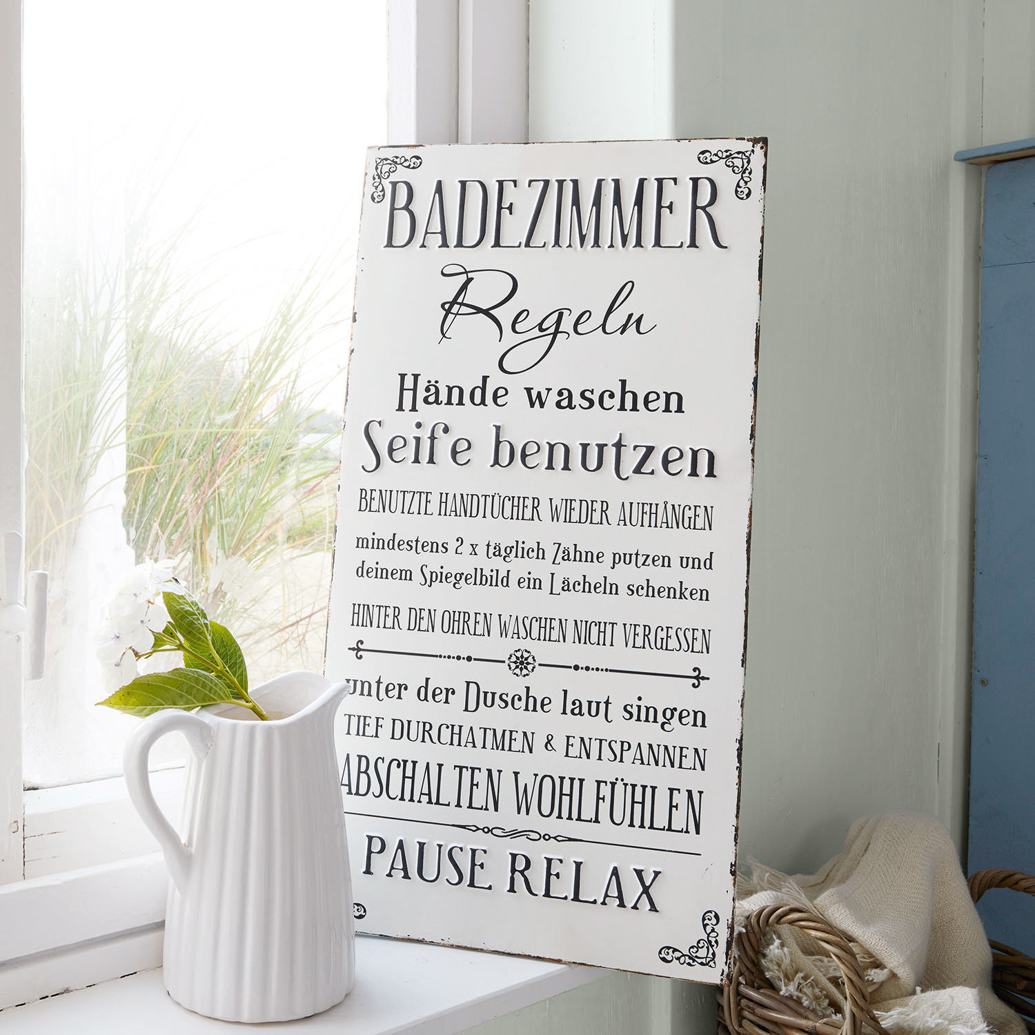 Dekoboard Chambord Weisse Metalltafel mit Badezimmerregeln in schwarzer Schrift, dekoratives Wohnaccessoire