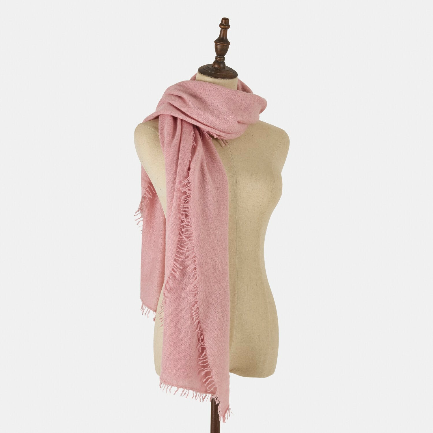 Schal Ulviane Rosa Schal mit Fransen auf Schaufensterpuppe, weiches Material, modisches Accessoire für kühle Tage