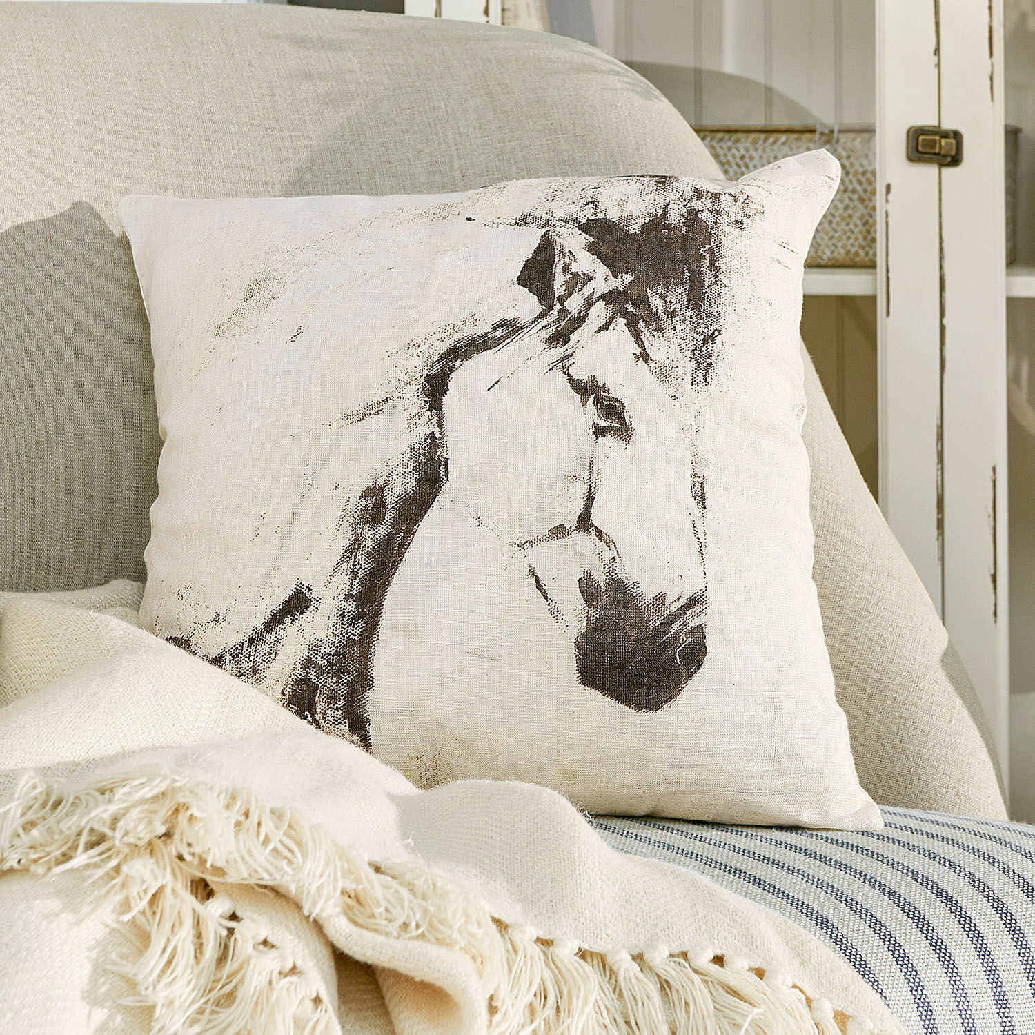 Kissenhülle Mirandel Dekoratives Kissen aus Baumwolle in Creme mit Pferdemotiv, stilvolles Wohnaccessoire